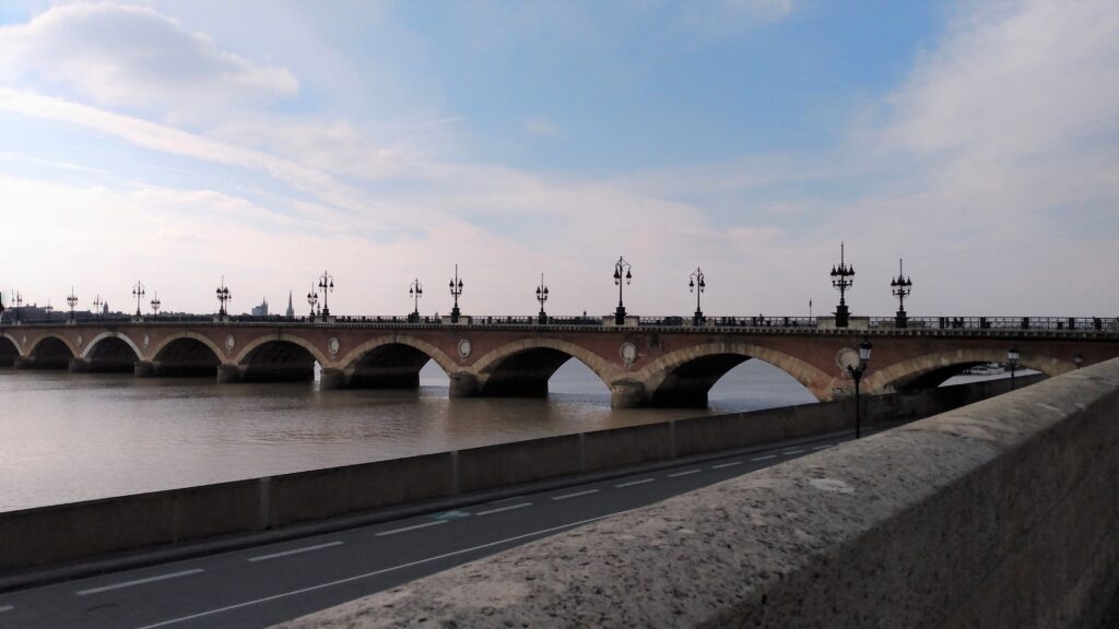 Photo du Pont de Pierre de Bordeaux.