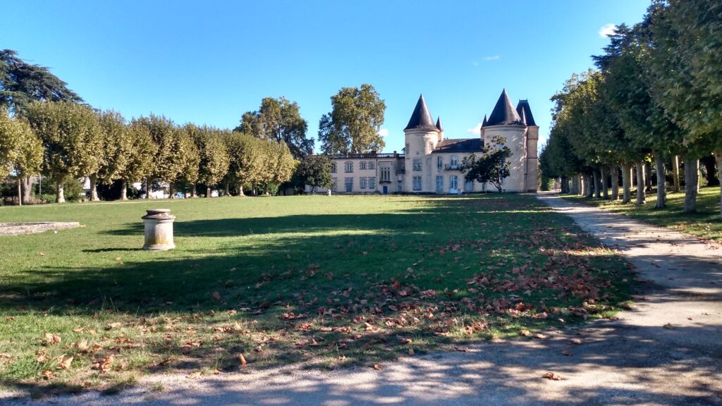 Photo du Château de Thouars prise à la fin de l'été