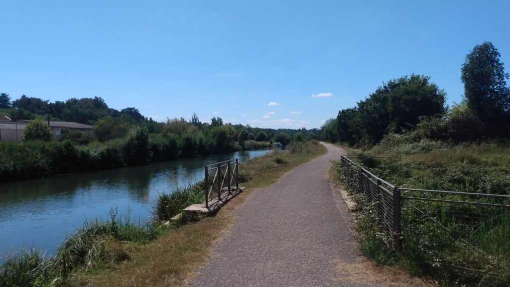 Photo prise le vendredi 16 août 2024 au bord du canal de la Garonne près de Fontet.