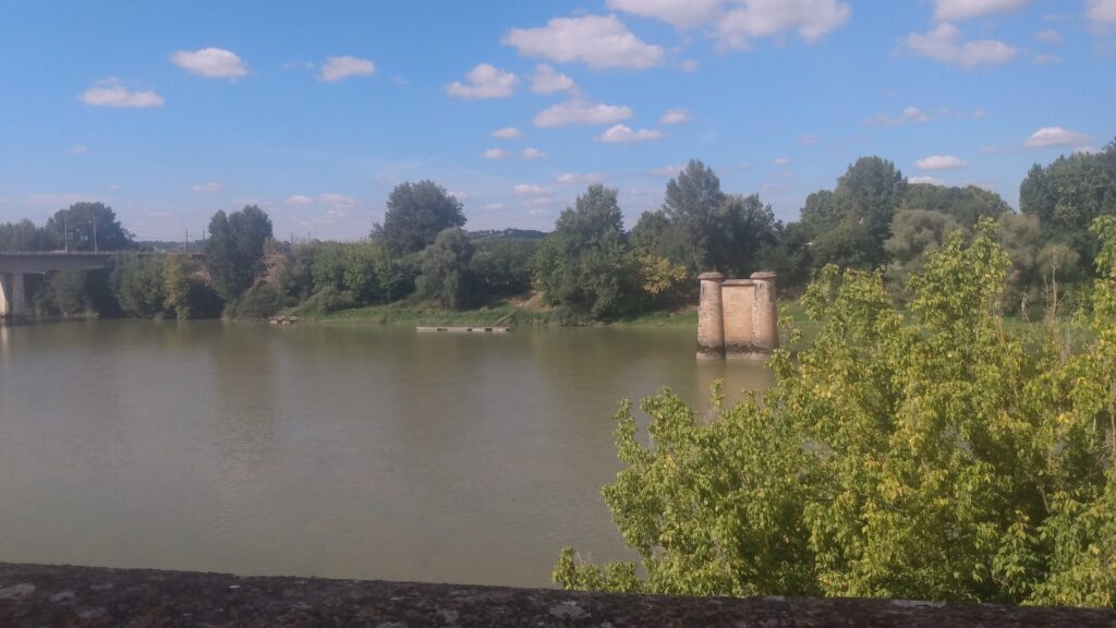 Photo de la Garonne prise le vendredi 16 août 2024 à Langon.