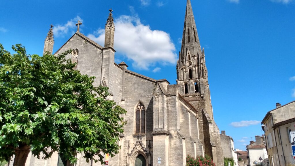 Photo prise le vendredi 16 août 2024 de l'église de Langon.