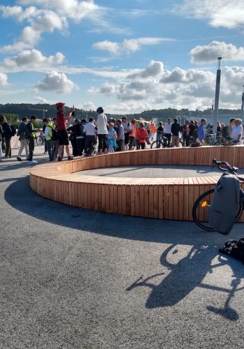 Sur le pont Simone Veil le mercredi 3 juillet 2024, le Pont Simone Veil a été ouvert aux cyclistes.